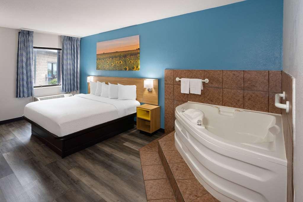 Days Inn & Suites By Wyndham Northwest Indianapolis Ruang foto