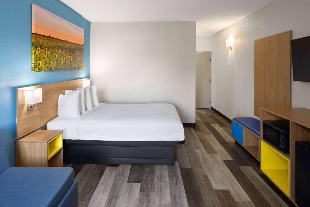 Days Inn & Suites By Wyndham Northwest Indianapolis Ruang foto