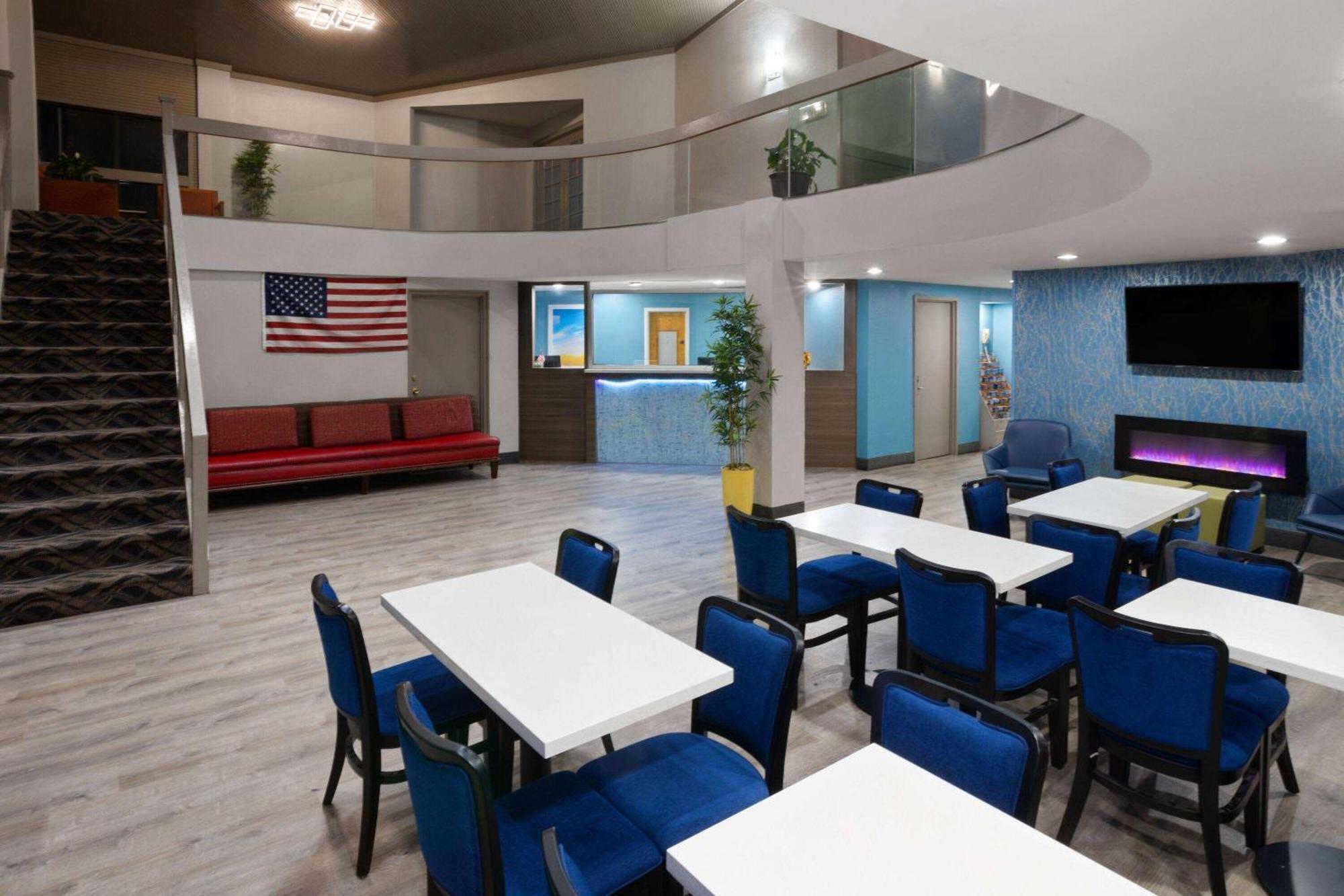 Days Inn & Suites By Wyndham Northwest Indianapolis Bagian luar foto