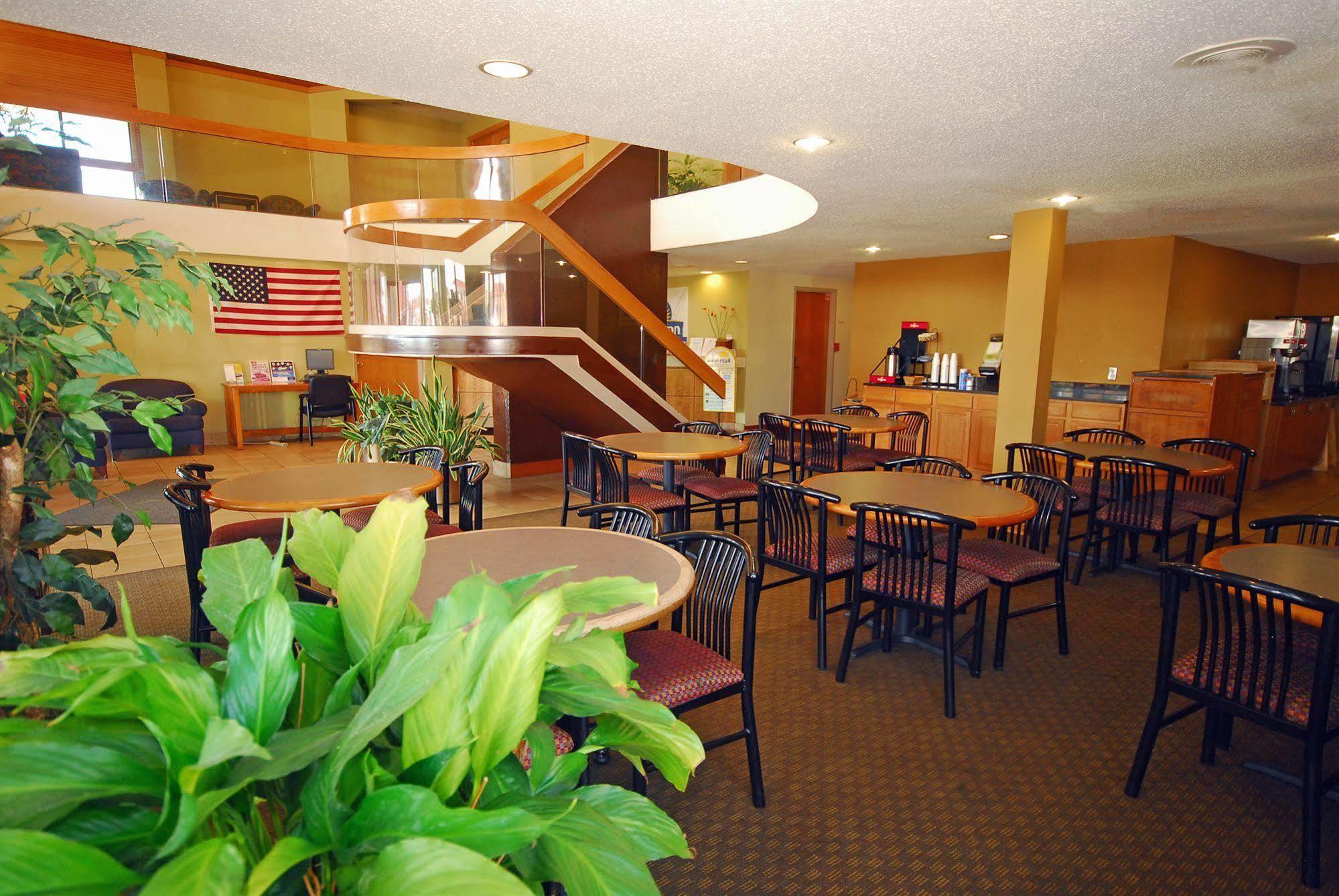 Days Inn & Suites By Wyndham Northwest Indianapolis Bagian luar foto